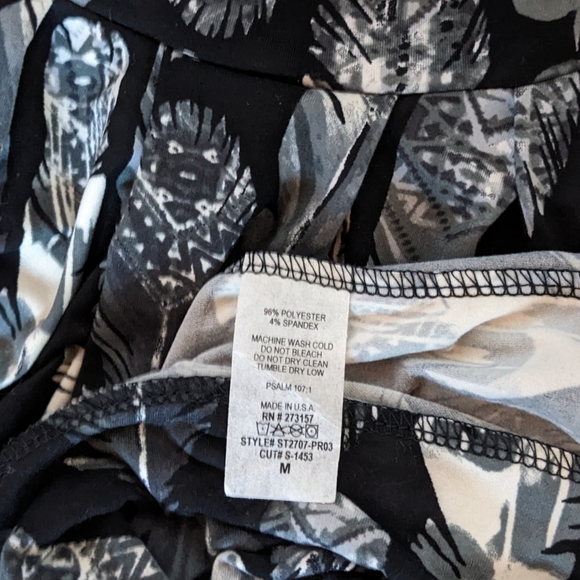 Feather Pattern Mock Neck Tank - Picture 5 of 7